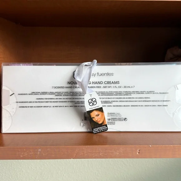 3/$10 SPECIAL! NWT Daisy Fuentes Holidays 7-pc Nourishing Hand Cream - Picture 5 of 8